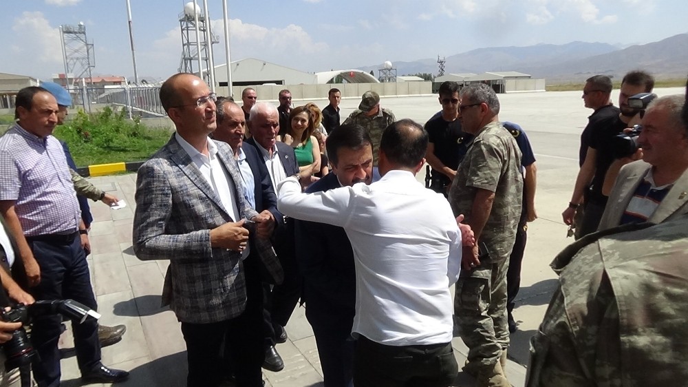 Kaymakam Kendüzler Yüksekova’dan ayrıldı 