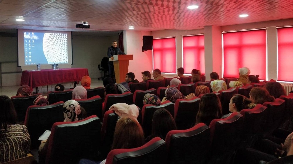 Kaymakam Özkan, aday öğretmenlerle bir araya geldi 