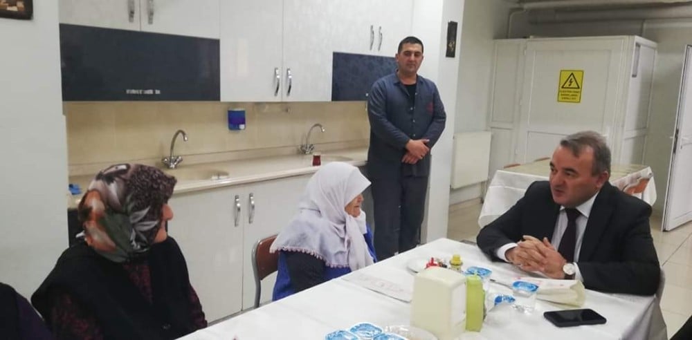 Kaymakam Öztürk, huzurevi sakinleri ile bocce oynadı 