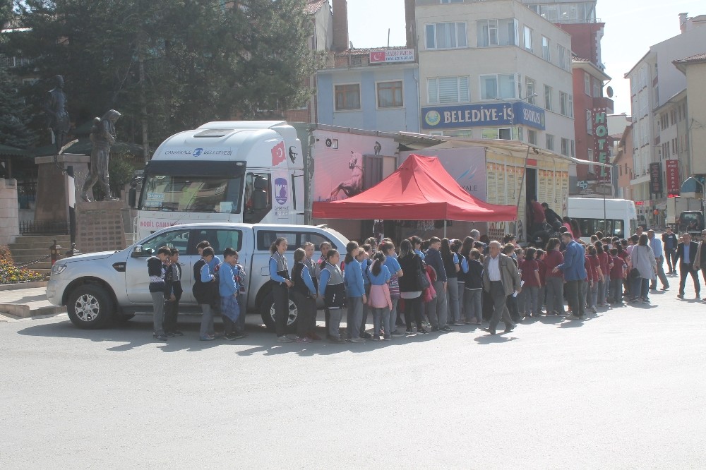 Kaymakam Pişkin, Çanakkale Gezici Müzesini ziyaret etti 