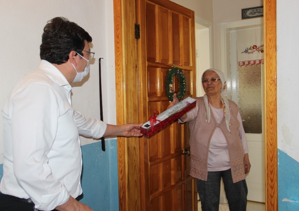 Kaymakam Şahin, annelerin gönlünü aldı 