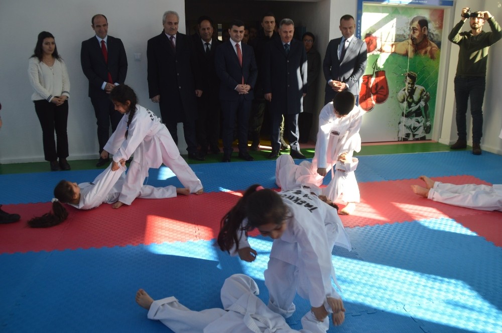 Kaymakam Sarı, metruk binayı bireysel sporlar merkezine çevirdi 