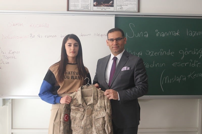 Kaymakam Sayar, öğrencinin asker kıyafeti hayalini gerçekleştirdi 