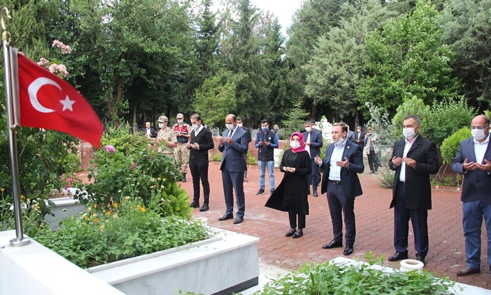 Kaymakam şehitler için Kur’an-ı Kerim okudu 