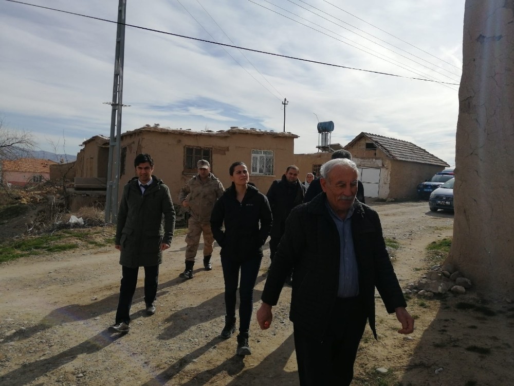 Kaymakam Sinem Büyüknalçacı depremzedeleri ziyaret etti 