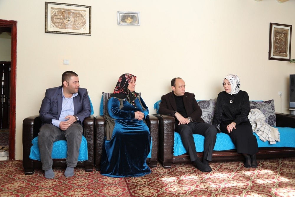 Kaymakam Solak’tan şehit ailelerine ziyaret 