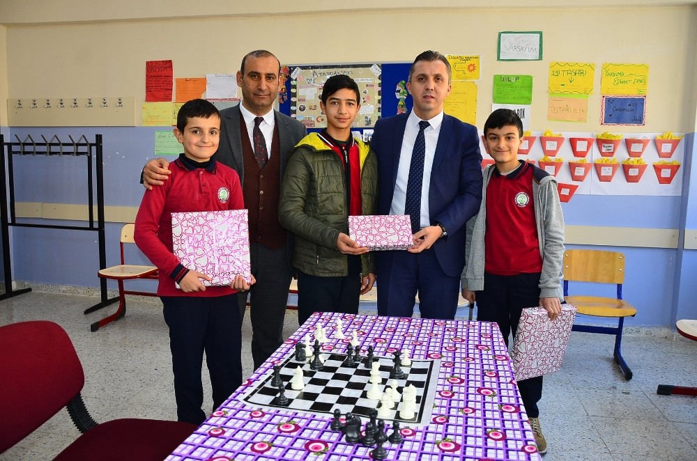 Kaymakam Solmaz’dan öğrencilere doğum günü sürprizi 