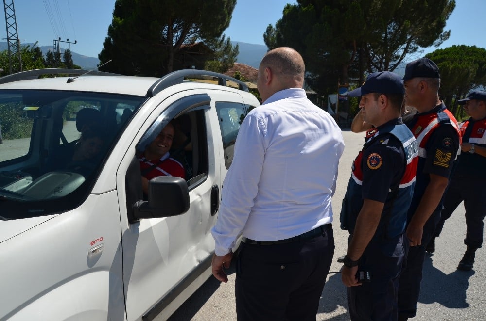 Kaymakam Taş trafik uygulamasına katıldı 
