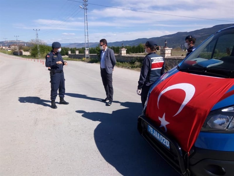 Kaymakam Ürkmezer giriş ve çıkışları kısıtlanan köyleri denetledi 