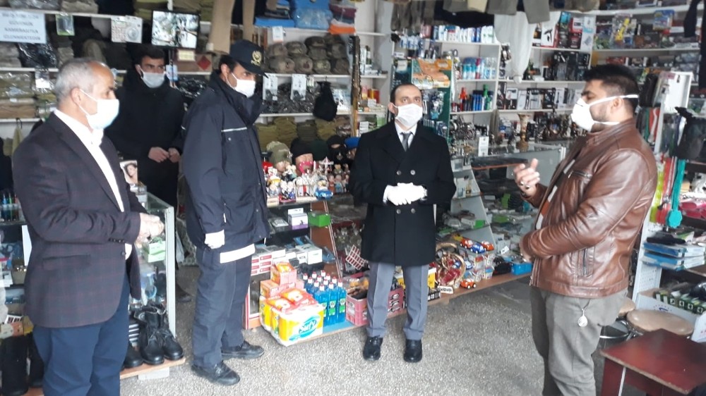 Kaymakam ve belediye başkanı çarşı merkezini dolaşarak halkı uyardı 