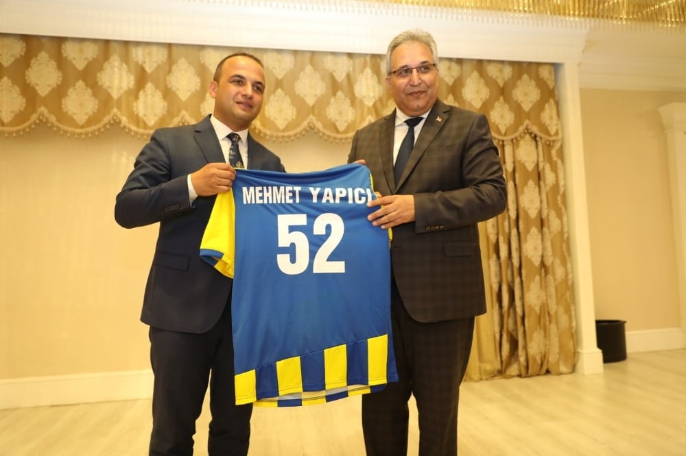 Kaymakam Yapıcı onuruna veda yemeği 
