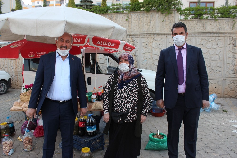 Kaymakam Yılmaz ile Başkan Türkyılmaz, pazaryerinde teftişte bulundu 