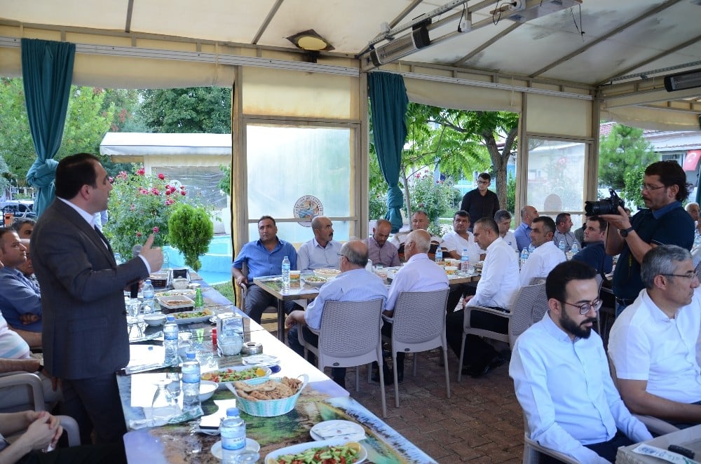 Kaymakam Zengince için veda yemeği 