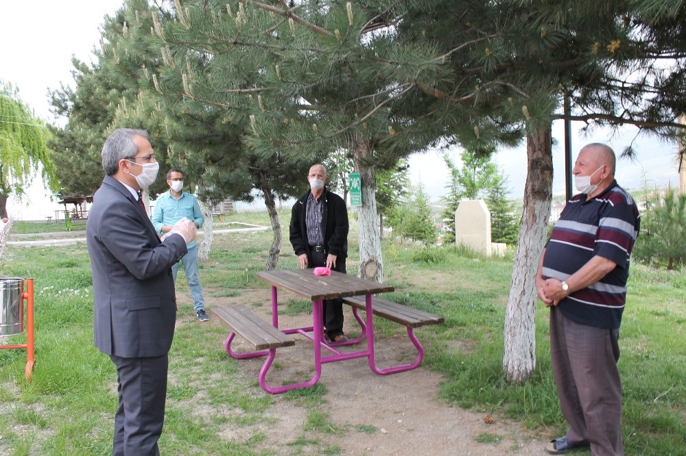 Kaymakamdan karantina altındaki çocuğa bisiklet 