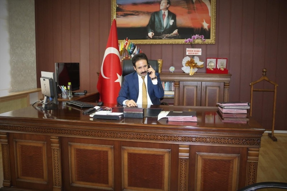 Kaymakam’dan öğrenciye sürpriz hediye 