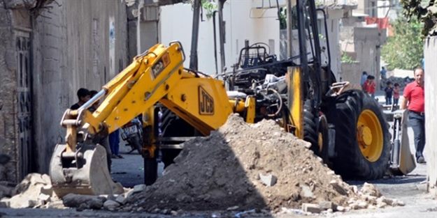 Hizan Kaymakamlığı HDP'li belediyelerin iş makinelerine el koydu