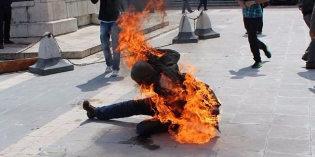 Borcu yüzünden kendini yaktı!