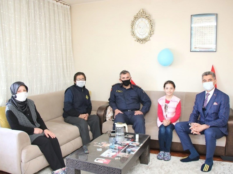 Kaymakan Yurt, çocukları evlerinde ziyaret etti 