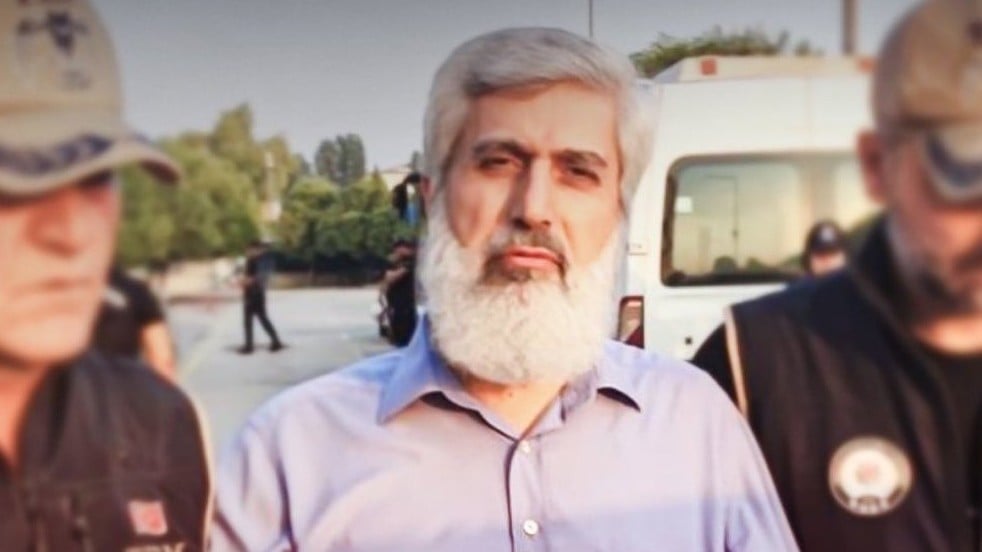 Kaynağı merak ediliyor! Kuytul’un sosyal medyacısının evinden bakın ne çıktı