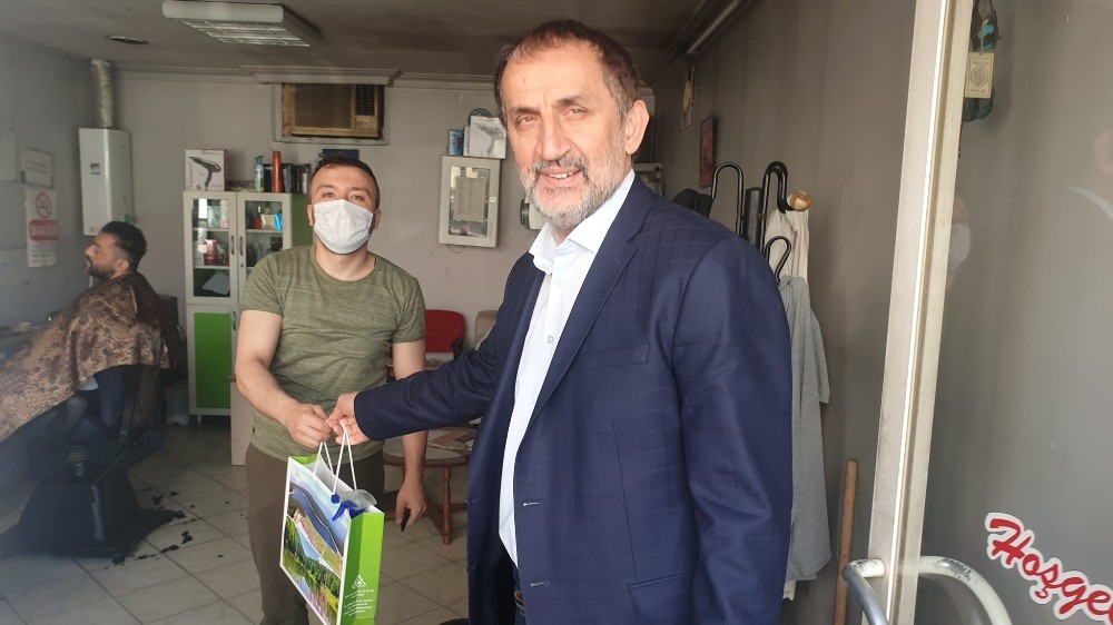 Kaynaşlı’da berber ve kuaförlere hijyen seti dağıtıldı 