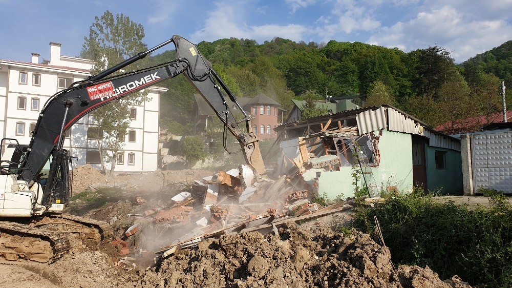 Kaynaşlı’da merkez camiye yeni şadırvan yapılıyor 