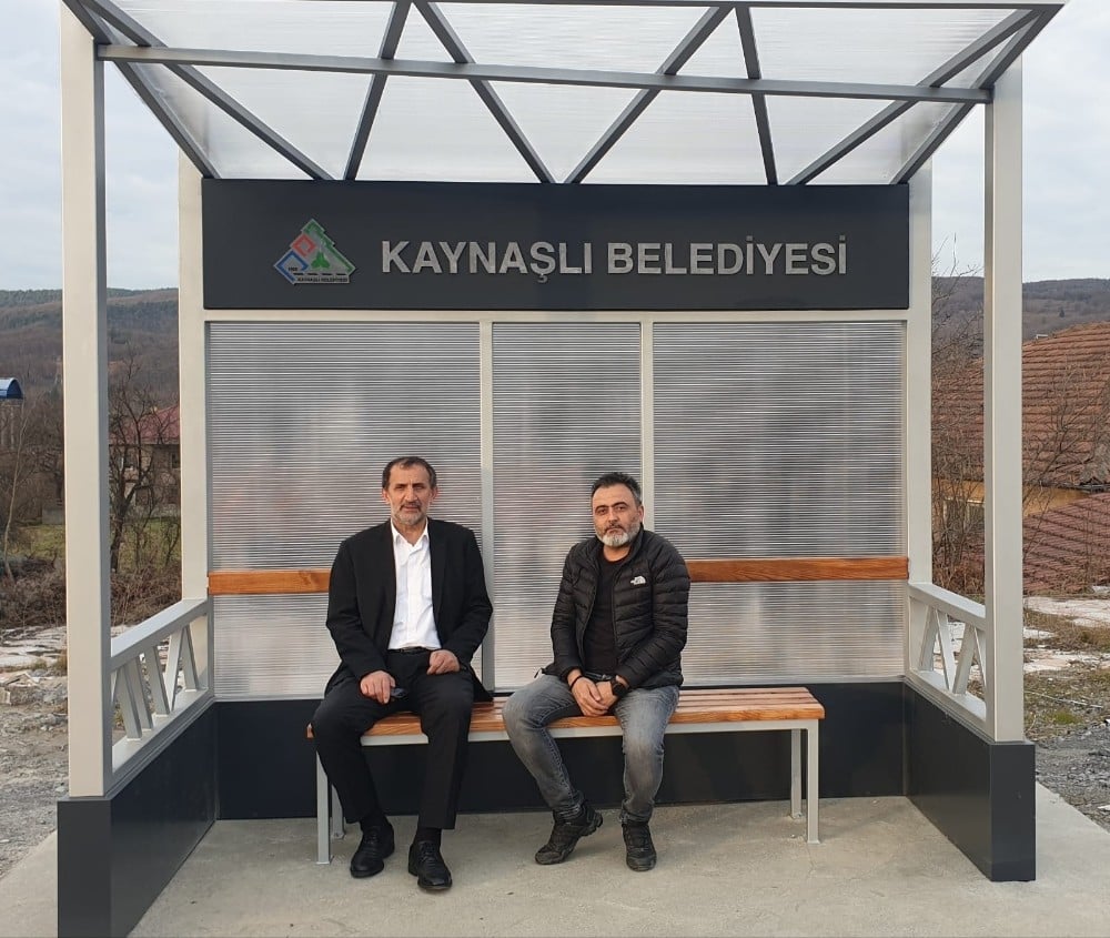 Kaynaşlı’ya modern duraklar yerleştiriliyor 