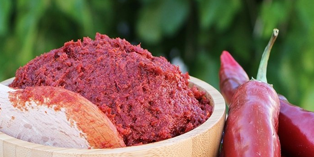 Kaynatmadan biber salçası yapımı: İnternette başka tarif aramayın!