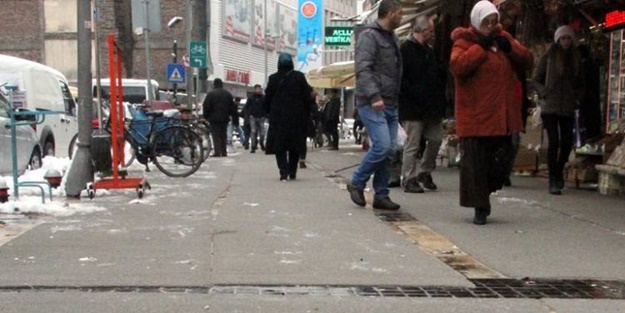 Belediyeden kar yapışına karşı şaşırtan önlem