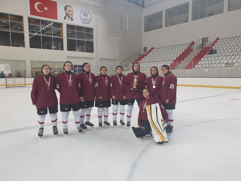 Kayseri Buz Hokeyi’nde Türkiye Üçüncüsü Oldu 