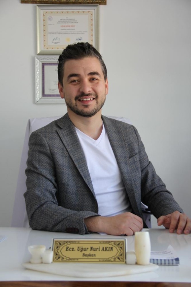 Kayseri Eczacı Odası Başkanı Akın: “Vatandaşlarımız mesaj gelmeden eczanelere maske almaya gitmesinler” 