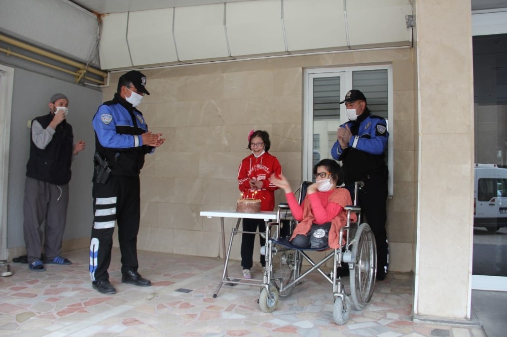Kayseri Emniyet Müdürlüğünden engelli çocukların yüzünü güldürüyor 