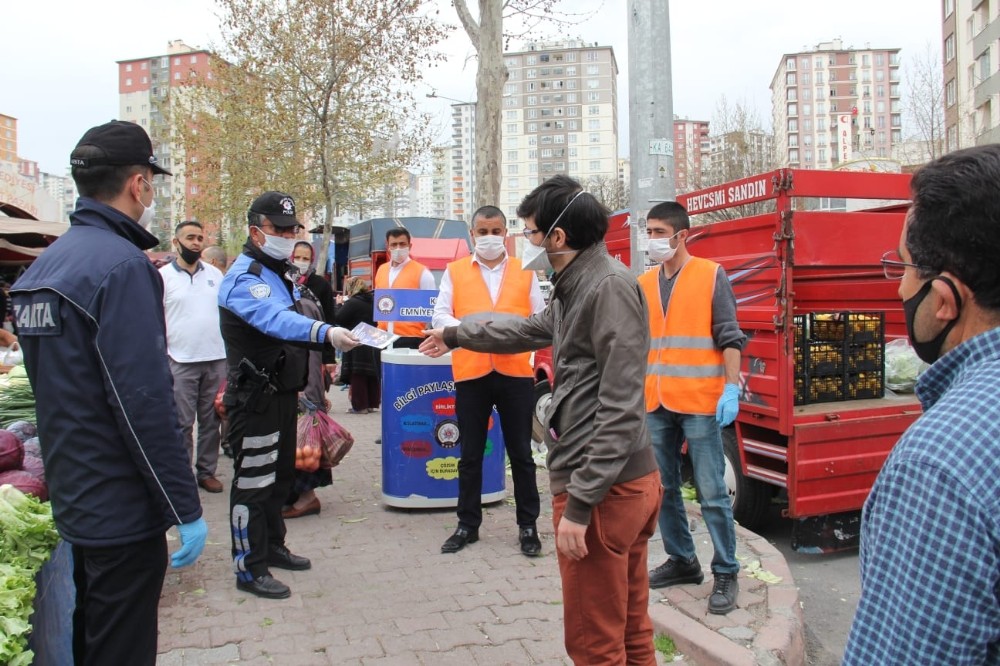 Kayseri Emniyeti ve Talas Belediyesi Pazar Yerinde Maske Dağıttı 
