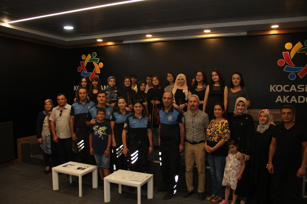 Kayseri Emniyetinden Gençlere Keman Kursu 