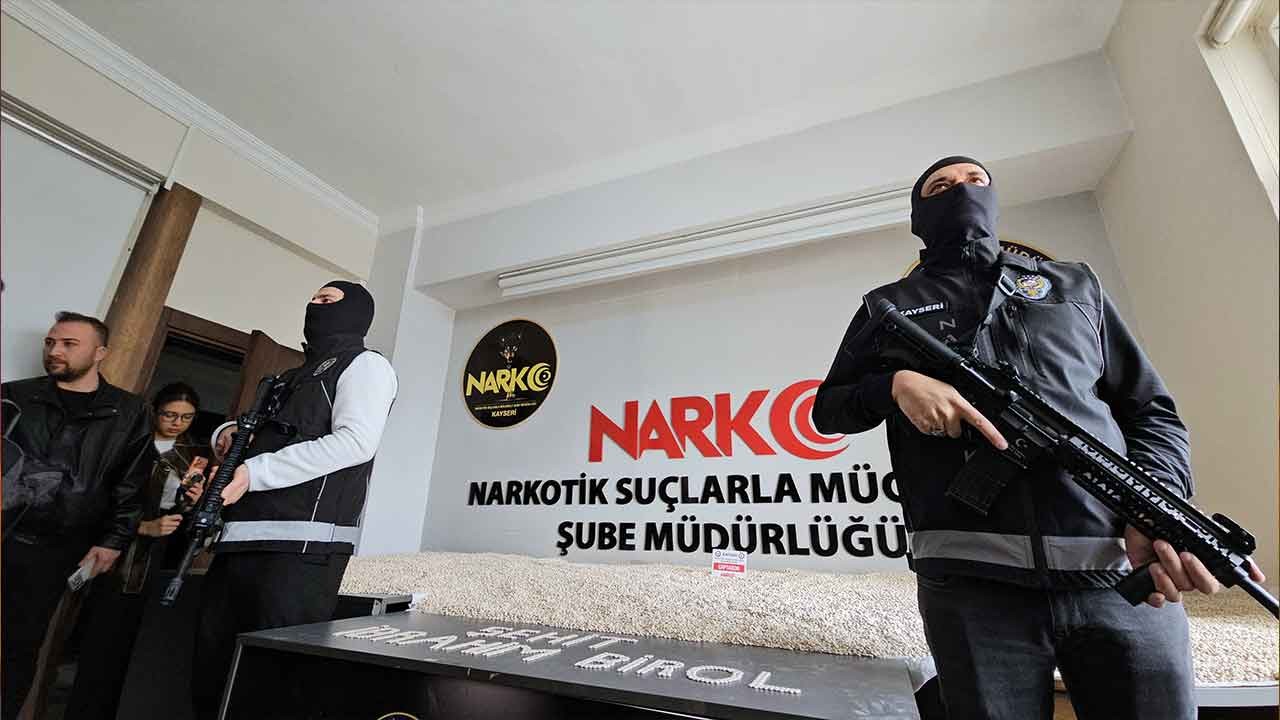 Kayseri emniyetinden tarihi darbe! Çekiciden 1 milyon 260 bin adet uyuşturucu hap fışkırdı!