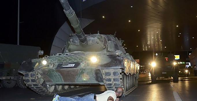 Kayseri Garnizon Komutanı Hava Pilot Tümgeneral Yalçın'a gözaltında