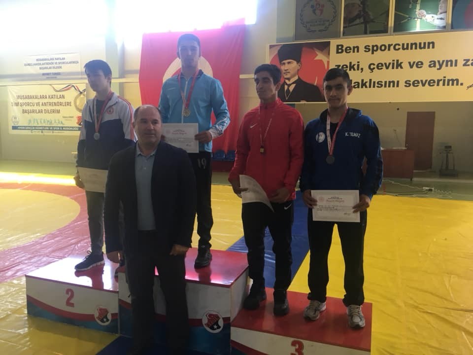 Kayseri Güreş Eğitim Merkezi Türkiye Üçüncüsü 