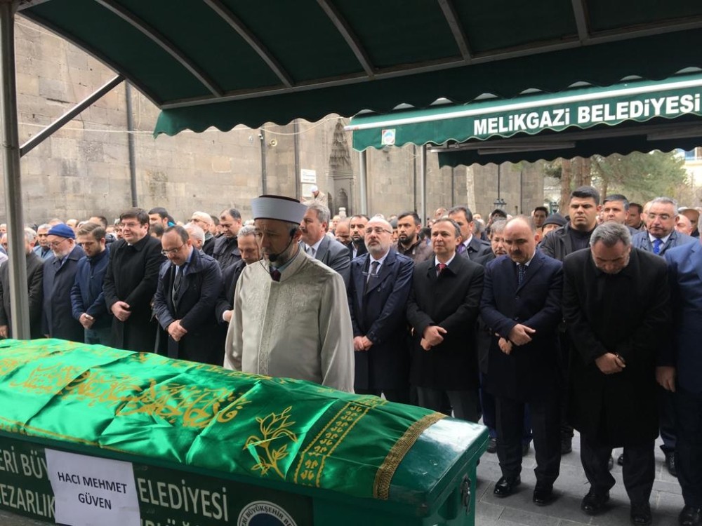 Kayseri İl Müftüsü Şahin Güven babasını cenaze namazını kıldırdı 
