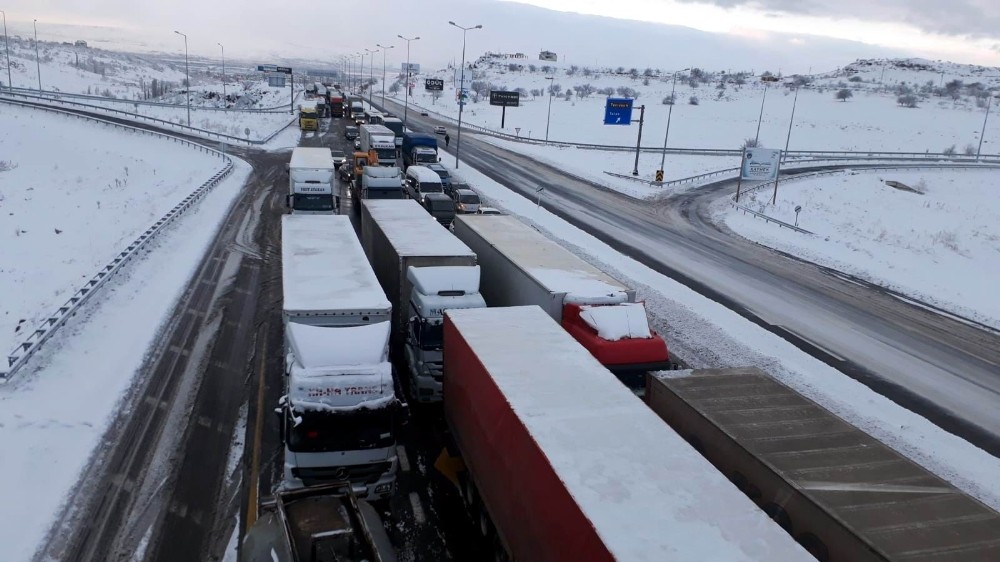 Kayseri-Malatya karayolu ulaşıma kapandı 