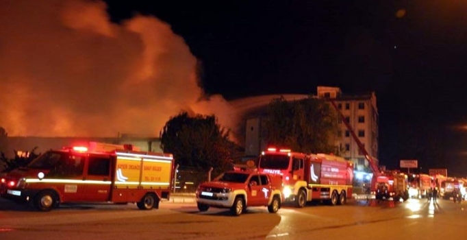 Kayseri Organize Sanayi Bölgesi’nde 3 fabrika deposunda yangın çıktı
