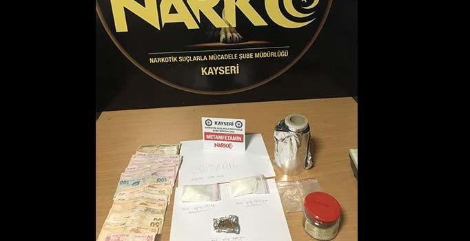 Kayseri polisi uyuşturucuya geçit vermiyor: 2 kişi gözaltında