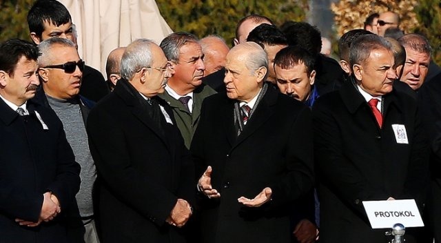 Kayseri şehidinin cenazesinde Bahçeli-Kılıçdaroğlu yan yana