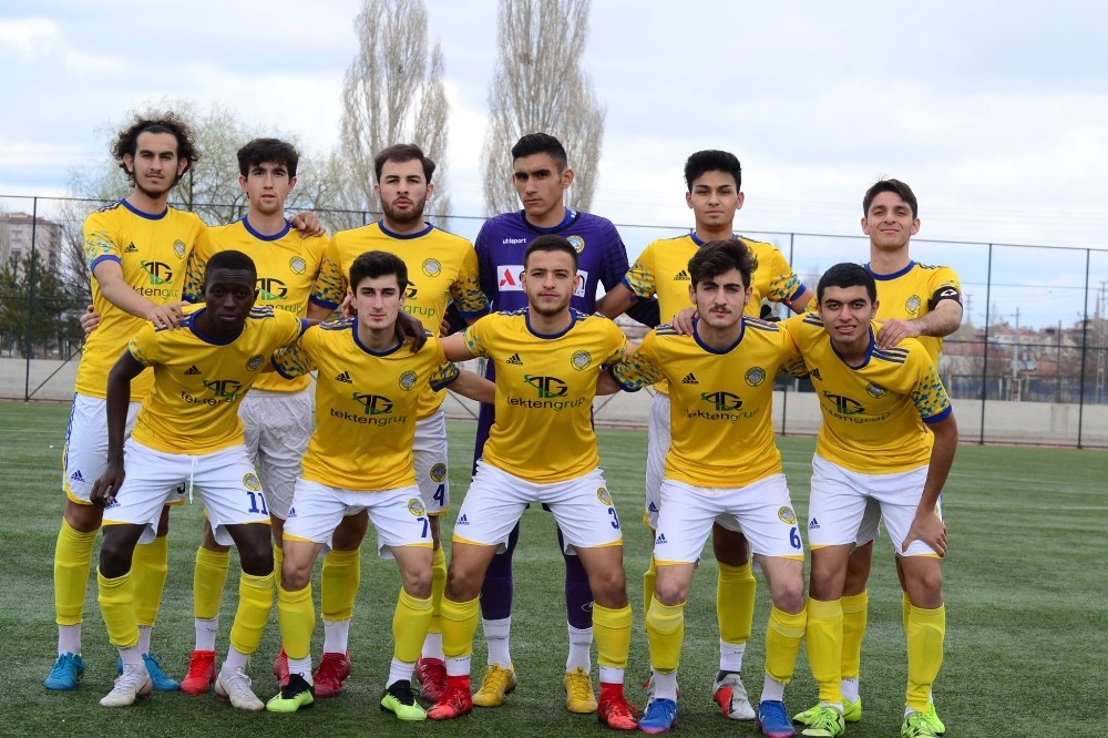 Kayseri U-19 Futbol Ligi’nde şampiyon olan takımlar belli oldu 
