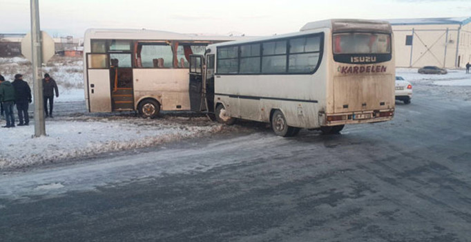 Kayseri'de 2 işçi servisi çarpıştı
