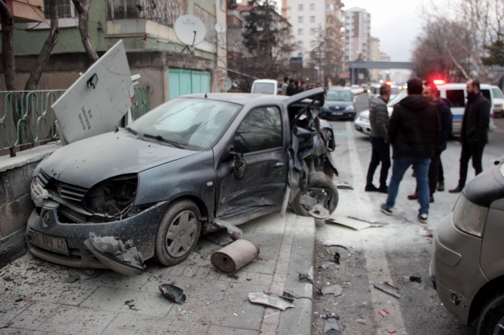 Kayseri’de 3 araçlı zincirleme kaza: 3 yaralı 