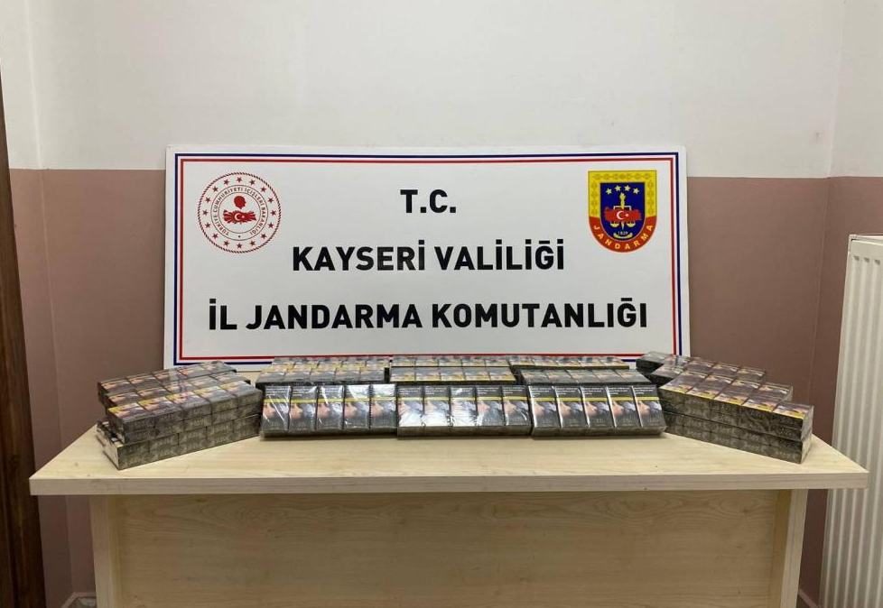 Kayseri’de 3 farklı tırdan 770 paket kaçak sigara ele geçirildi