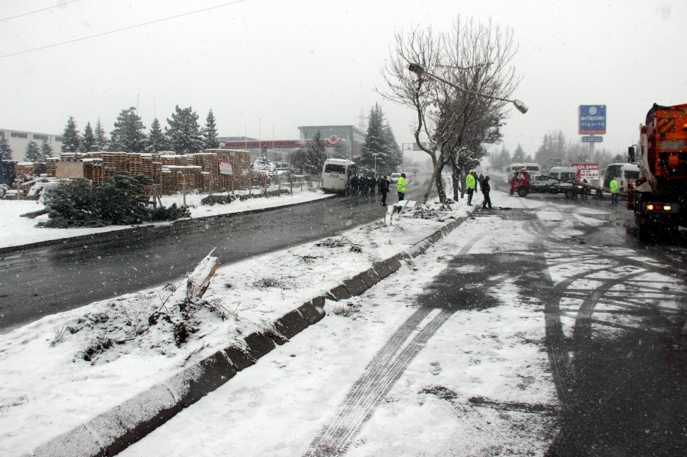 Kayseri’de 5 servis ve 1 tır çarpıştı: 18 yaralı 