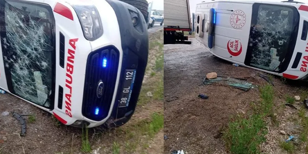 Kayseri'de ambulans kaza yaptı: 3 sağlık çalışanı yaralı!