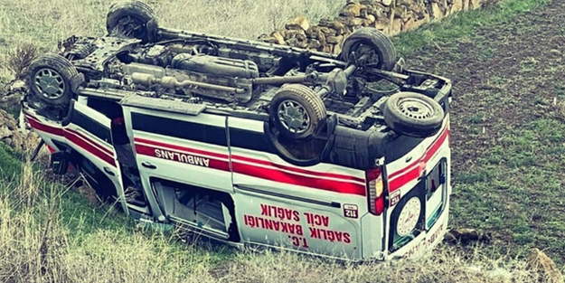 Kayseri'de ambulans takla attı