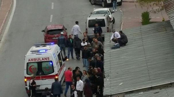 Kayseri'de araba çarptığı kızı çatıya fırlattı!