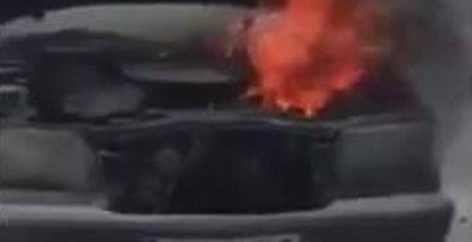 Kayseri'de bir otomobil seyir halindeyken yandı